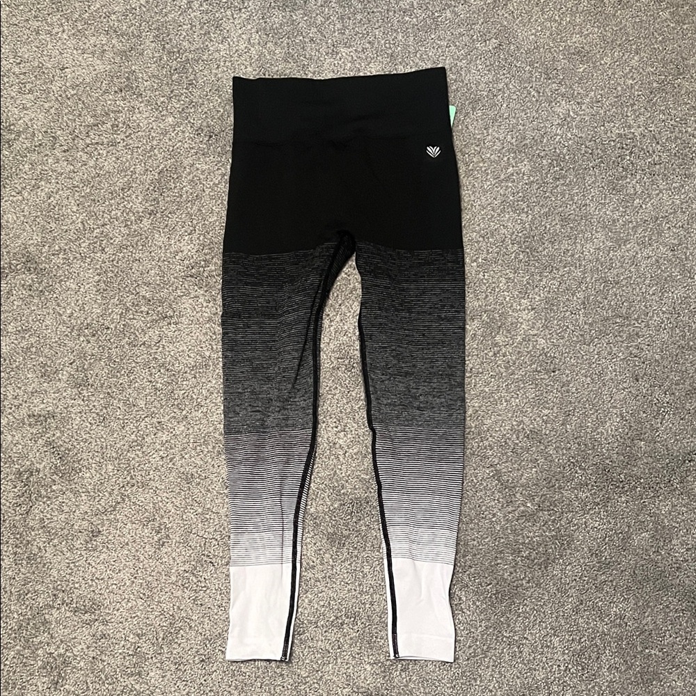 Brand new black and white gradient leggings